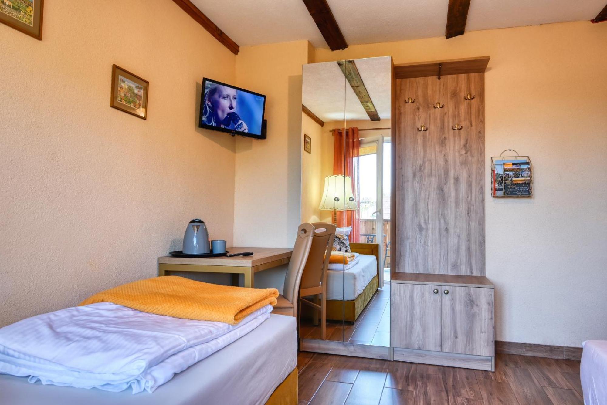 Bed and Breakfast Osrodek Jagienka Zieleniec Душники-Здруй Екстер'єр фото